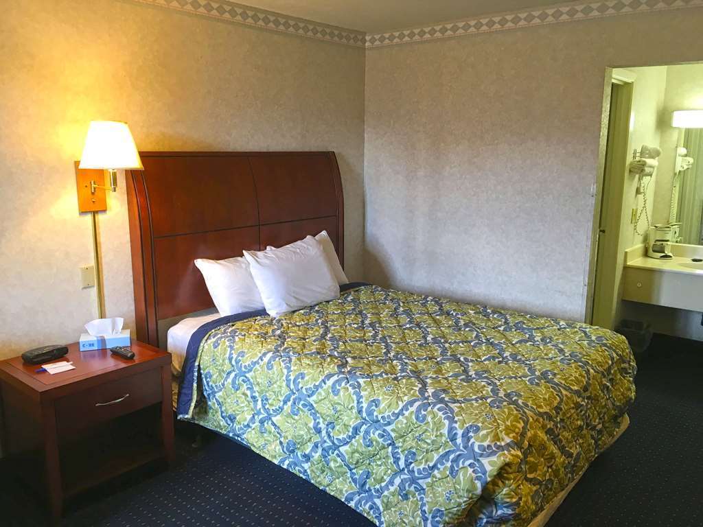 Americas Best Value Inn Of Decatur Room photo